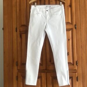 LL Bean signature skinny white stretch denim with side zippers @ ankle